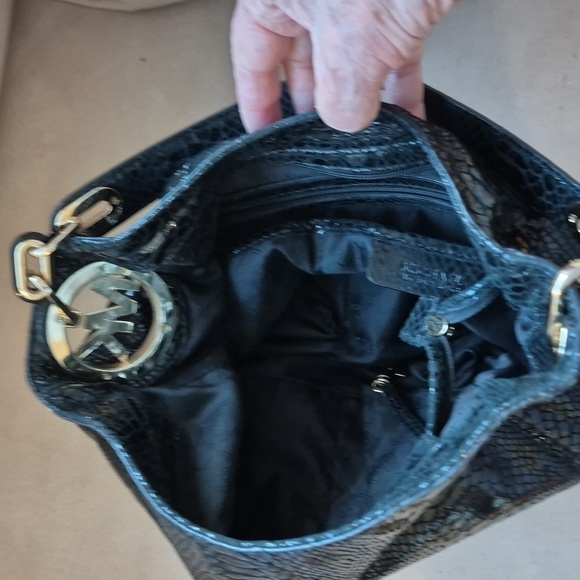 Michael Kors Black Patent Python Hobo Purse Great Condition - Picture 9 of 11